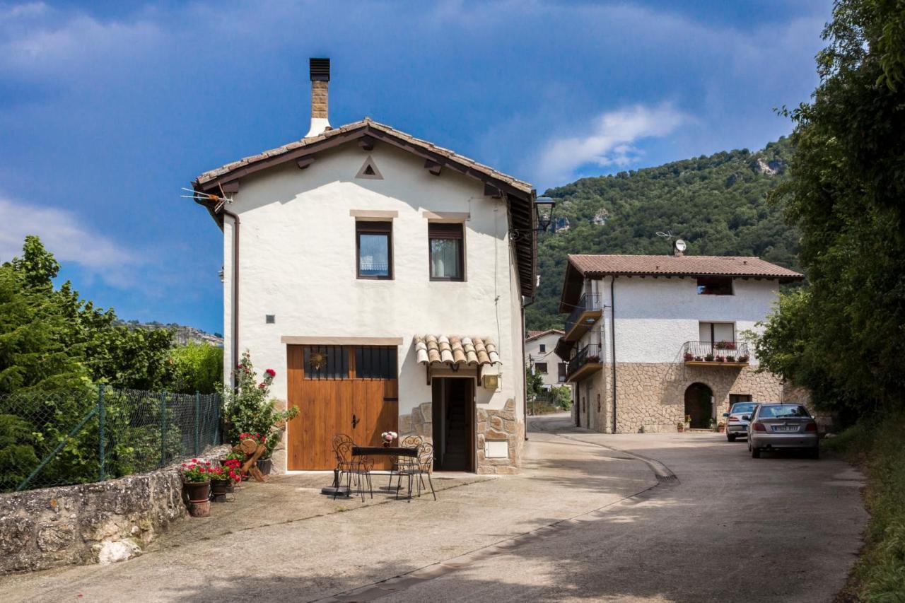 Casa Lizarrosta En Nacedero Del Urederra Villa Baquedano Luaran gambar