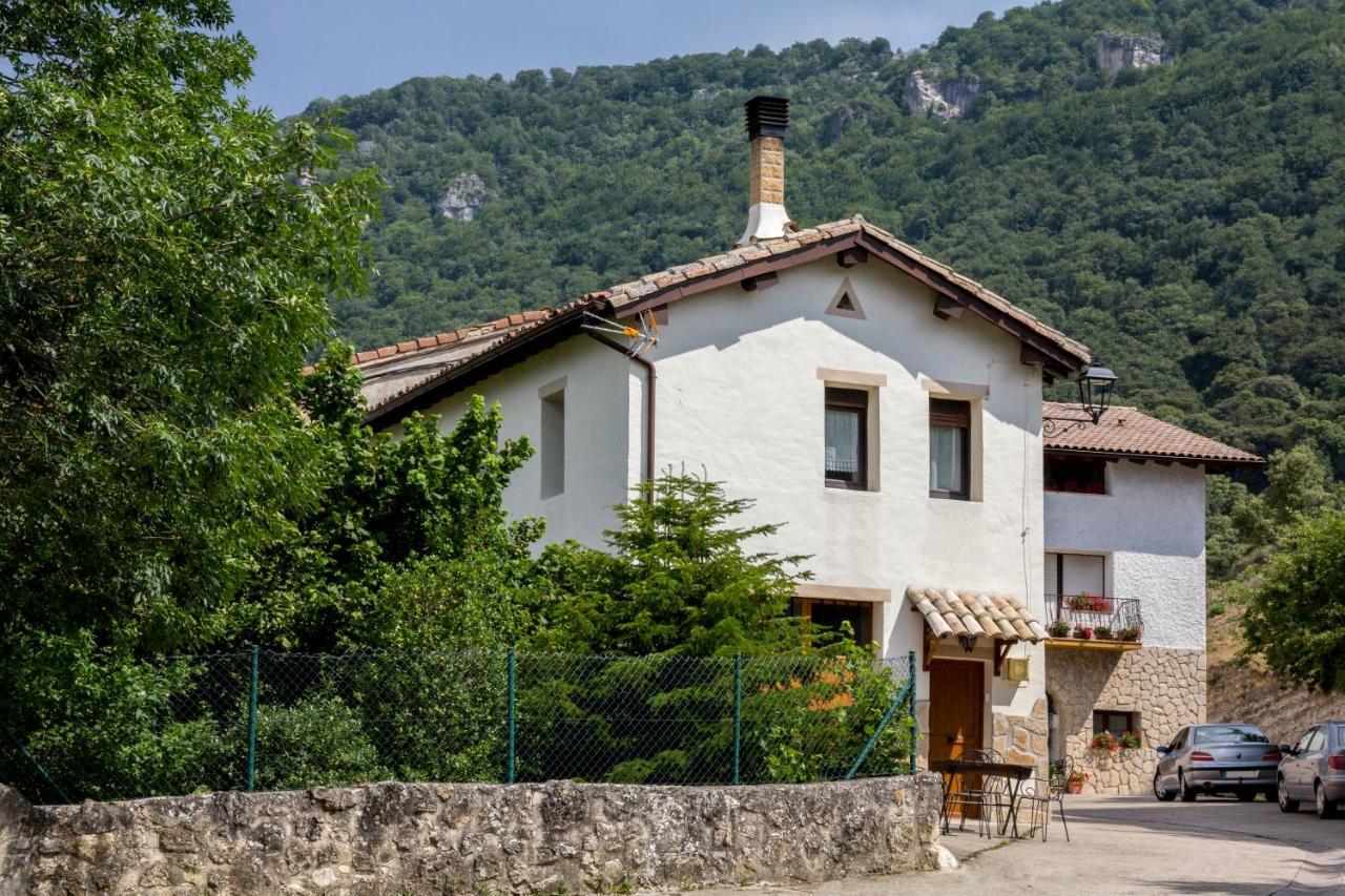 Casa Lizarrosta En Nacedero Del Urederra Villa Baquedano Luaran gambar